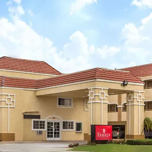 Ramada By Wyndham 2* Ontario